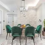 Val Di Sole Apartment Porec